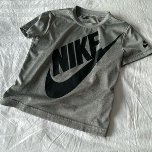 Nike poly tech tee boys size 6 medium 5-6 year old perfect used condition